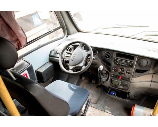 Foto de PAS/ONIBUS IVECO /CITYCLASS 70C17, DIESEL, 2013/2013, AMARELA, PLACA: OQM-8691, RENAVAM: 00565517333, CHASSI: 93ZL68C01D8452611, NO ESTADO EM QUE SE ENCONTRA.
