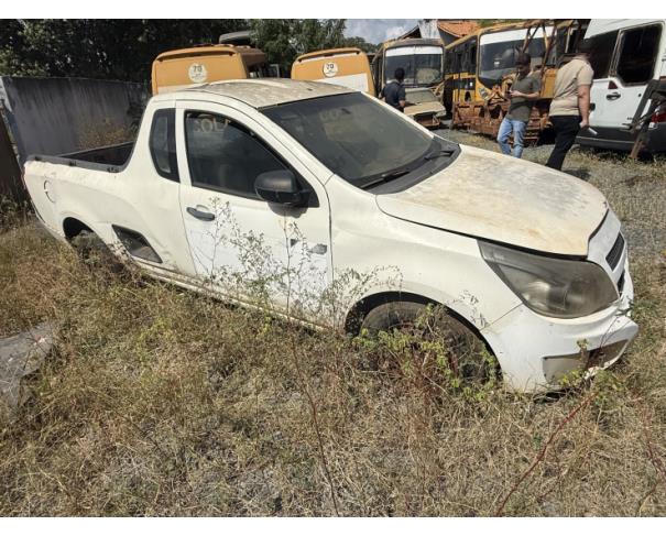 Foto de CAMINHONETE CHEVROLET/MONTANA LS, ALCOOL/GASOLINA, BRANCA, 2012/2012, CHASSI: 9BGCA80X0CB255913, RENAVAM: 00455693129, NO ESTADO EM QUE SE ENCONTRA.