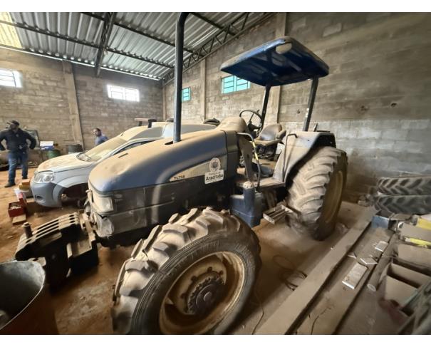 Foto de TRATOR NEW HOLLAND TL 75E, AZUL, ANO: 2006, SÉRIE B1N426316, MODELO P229-4: , NO ESTADO EM QUE SE ENCONTRA. 