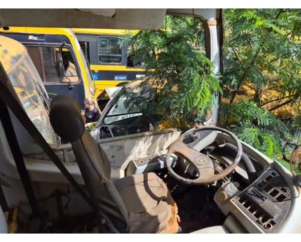 Foto de ONIBUS M.BENZ/INDUSCAR FOZ U, DIESEL, AMARELA, 2010/2010, CHASSI: 9BM384067AB723711, RENAVAM: 00226537030, NO ESTADO EM QUE SE ENCONTRA.