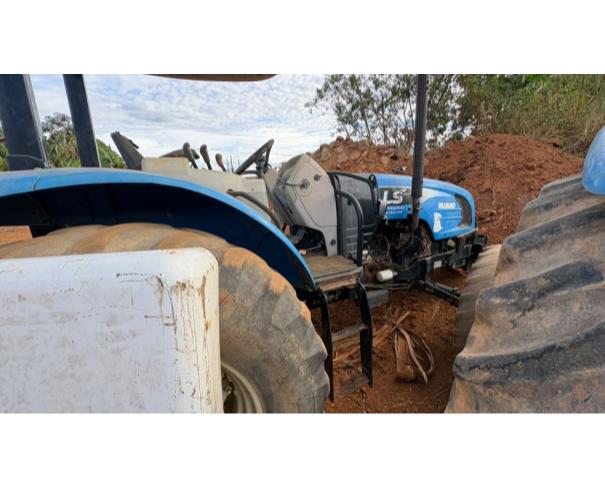 Foto de TRATOR AGRÍCOLA LS PLUS 80, 4X4, ANO 2015, SÉRIE: CML 1000001186, CHASSI: 9BLP08001FG000013, NO ESTADO EM QUE SE ENCONTRA.