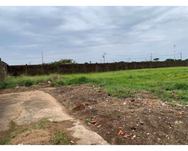 Foto de Imóvel - Lote 28 da quadra 01, localizada na Rua Cumari, bairro Jóquei Clube, medindo 391,43 m², registrado sob número 83.097 no Cartório de Registro de Imóveis da Comarca de Araguari.