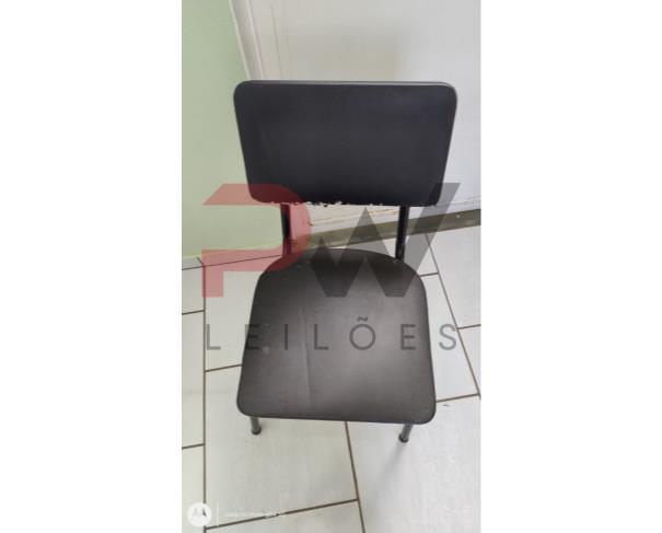 Foto de LOTE CONTENDO MÓVEIS DE ESCRITÓRIO, TAIS COMO: MESAS, ARMÁRIOS E CADEIRAS, NO ESTADO EM QUE SE ENCONTRAM. 