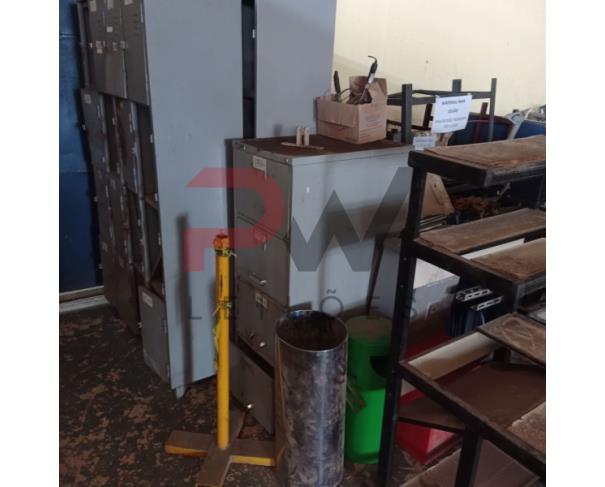 Foto de LOTE CONTENDO MOBILIÁRIOS DIVERSOS, NO ESTADO EM QUE SE ENCONTRAM. 