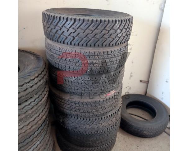 Foto de LOTE CONTENDO APROX. 30 PNEUS REFORMADOS (MARCAS, MODELOS E TAMANHOS VARIADOS), NO ESTADO EM QUE SE ENCONTRAM. 
