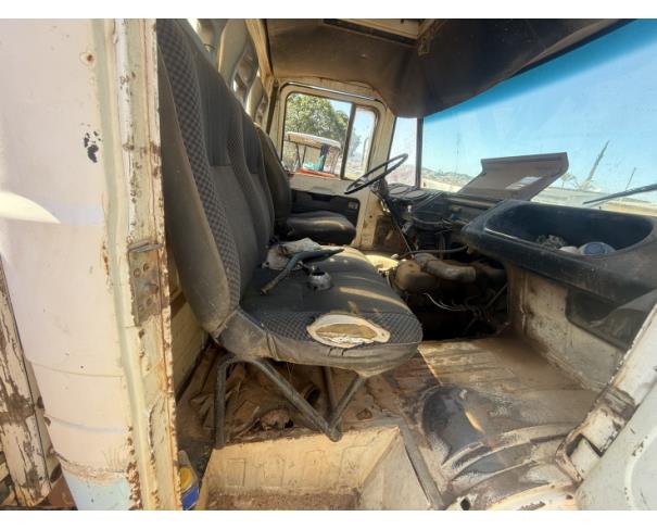 Foto de CAMINHAO, M.BENZ/L 608 D, BRANCA, 1984/1984, DIESEL, CHASSI: 30830212653822, RENAVAM: 00247959189, NO ESTADO EM QUE SE ENCONTRA.