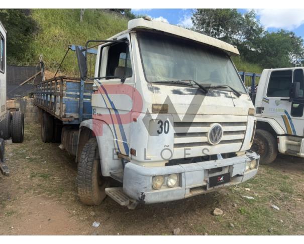 Foto de CARGA / CAMINHAO VW/13.180, 2000/2000, DIESEL, BRANCA, CHASSI: 9BWX2VHP5YRY05190, RENAVAM: 00736859888, NO ESTADO EM QUE SE ENCONTRA. MOTOR AVARIADO.