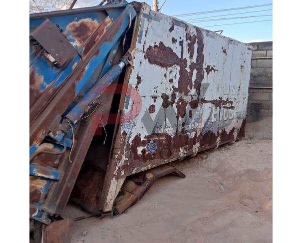 Foto de LOTE CONTENDO UM COMPACTADOR DE LIXO DE CARGA TRASEIRA, MARCA USIMECA, CAPACIDADE VOLUMÉTRICA PARA 15 M³ (QUINZE METROS CÚBICOS). USADO. NO ESTADO EM QUE SE ENCONTRA.