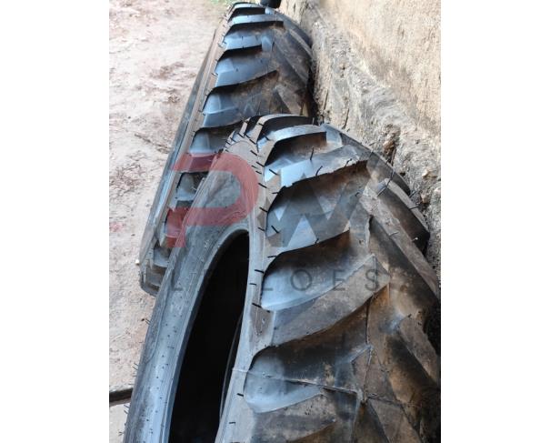 Foto de LOTE CONTENDO 02 PNEUS DE TRATOR PIRELLI, MEDIDA 14.9-28, NO ESTADO EM QUE SE ENCONTRAM.