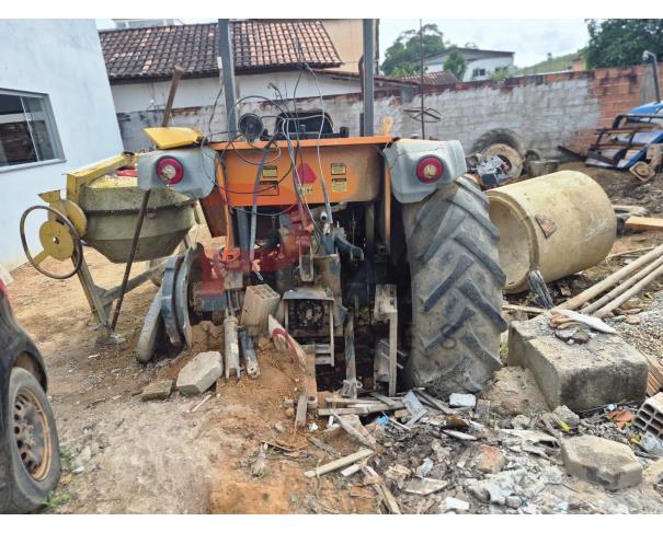 Foto de LOTE CONTENDO  TRATOR BUDNY DESMONTADO,  2015/2015,Nº DE SÉRIE ILEGIVEL,  NO ESTADO EM QUE SE ENCONTRA
