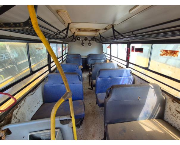 Foto de ONIBUS MARCOPOLO/VOLARE V8L ESC, DIESEL, AMARELA, 2010/2011, CHASSI: 93PB42G3PBC034171, RENAVAM: 00265065763, NO ESTADO EM QUE SE ENCONTRA.