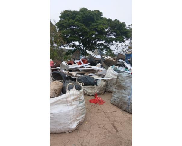 Foto de LOTE DE SUCATA DE PLÁSTICO DURO MISTO, APROX. 2.700 KG, 16 UNID. DE CAIXAS DE ENGRADADOS VAZIAS, NO ESTADO EM QUE SE ENCONTRAM. 