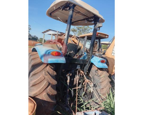 Foto de TRATOR LS PLUS 100 R, 4X4, ANO 2016, HORIMETRO MARCANDO 4110 HORAS, CHASSI Nº 9BLP10001GG000056, MOTOR Nº B1S495346, TRANSMISSÃO Nº BD160230, NO ESTADO EM QUE SE ENCONTRA. 