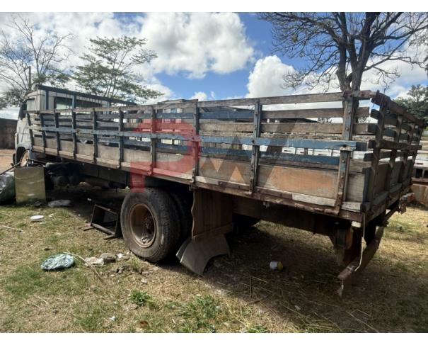 Foto de CARGA / CAMINHAO VW/13.180, 2000/2000, DIESEL, BRANCA, CHASSI: 9BWX2VHP5YRY05190, RENAVAM: 00736859888, NO ESTADO EM QUE SE ENCONTRA. MOTOR AVARIADO.