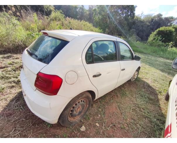Foto de AUTOMOVEL, VW/GOL 1.0L MC4, 2018/2019, BRANCA, ALCOOL/GASOLINA, CHASSI: 9BWAG45U1KT030733, RENAVAM: 01162391046, NO ESTADO EM QUE SE ENCONTRA.
