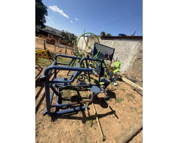 Foto de LOTE CONTENDO SUCATA COM ITENS DE ACADEMIA, NO ESTADO EM QUE SE ENCONTRAM.