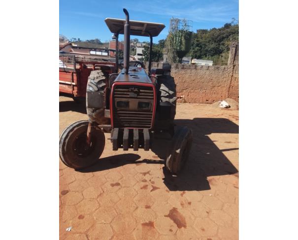 Foto de TRATOR MASSEY FERGUSON MF85, ANO: 1999, CHASSI: 000T275203C00175, NO ESTADO EM QUE SE ENCONTRA.