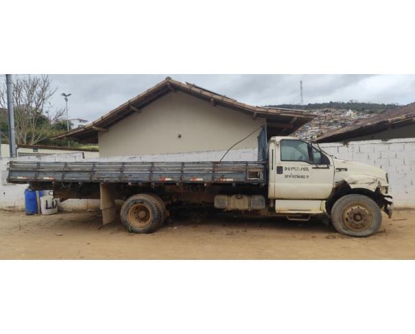 Foto de CAMINHÃO FORD/F12000 160, DIESEL, BRANCA, 2002/2002, CHASSI: 9BFXK82F52B076688, RENAVAM: 00786542101, NO ESTADO EM QUE SE ENCONTRA. 