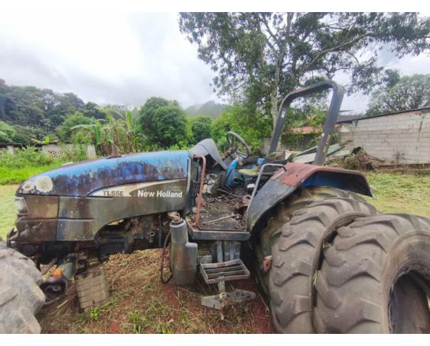 Foto de LOTE CONTENDO TRATOR DESMONTADO NEW HOLLAND TL55E, ANO 2003, NO ESTADO EM QUE SE ENCONTRA.
