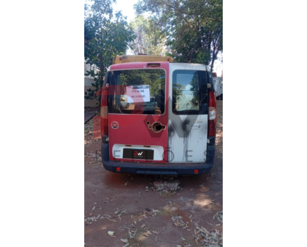 Foto de CAMINHONE FIAT/DOBLO AMBULANCIA, ALCOOL/GASOLINA, BRANCA, 2014/2014, CHASSI: ...38591, NO ESTADO EM QUE SE ENCONTRA.