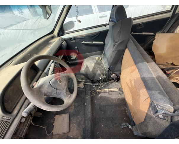 Foto de AUTOMOVEL FIAT/UNO MILLE ECONOMY, ALCOOL/GASOLINA, BRANCA, 2010/2011, CHASSI: 9BD15822AB6511899, RENAVAM: 00258635550, NO ESTADO EM QUE SE ENCONTRA.