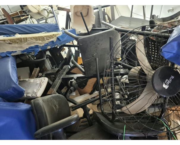 Foto de LOTE COMPOSTO POR SUCATA DE: MATERIAL HOSPITALAR, MOBILIÁRIOS, ELETRODOMÉSTICOS, CÂMARA FRIA, NO ESTADO EM QUE SE ENCONTRAM.