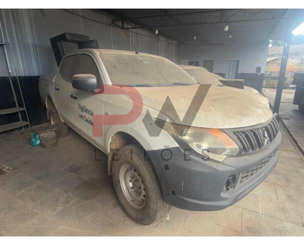 Foto de CAMINHONE MMC/L200 TRITON SPT GL, DIESEL, BRANCA, 2018/2019, CHASSI: ...17440, NO ESTADO EM QUE SE ENCONTRA.