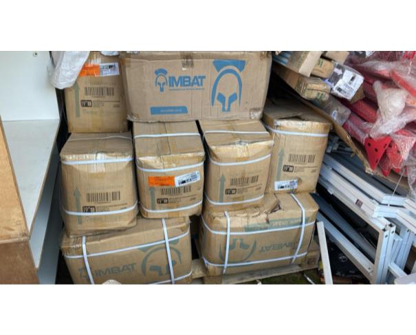 Foto de LOTE COM 10 CAIXAS DE LUVAS COM APROX. 120 PARES EM CADA CAIXA, NO ESTADO EM QUE SE ENCONTRA.