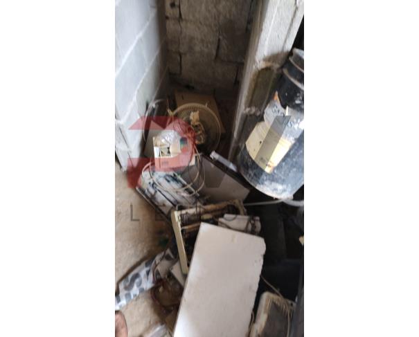 Foto de LOTE DE SUCATAS DIVERSAS ( PNEUS, MATERIAL DE INFORMATICA, MATERIAL HOSPITALAR, CADEIRAS, ETC), NO ESTADO EM QUE SE ENCONTRA.
