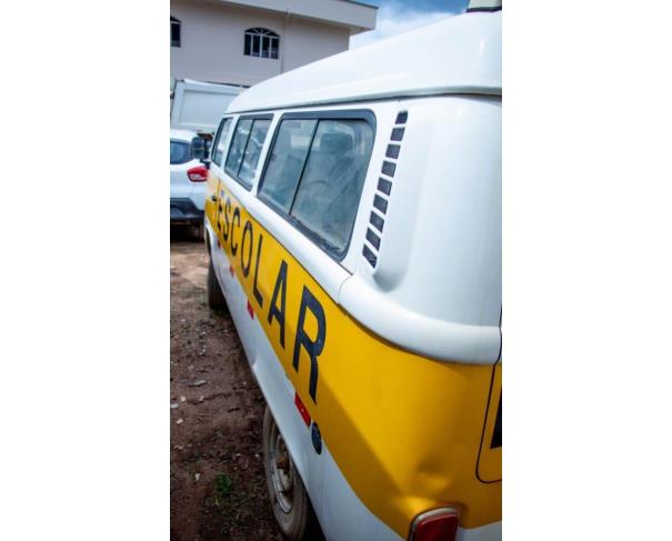 Foto de PAS/MICROONIBUS KOMBI ESCOLAR, ALCOOL/GASOLINA, BRANCA, 15 L, 2012/2013, PLACA: HLF-9440, RENAVAM: 476074789, CHASSI: 9BWMF07X0DP002823, NO ESTADO EM QUE SE ENCONTRA
