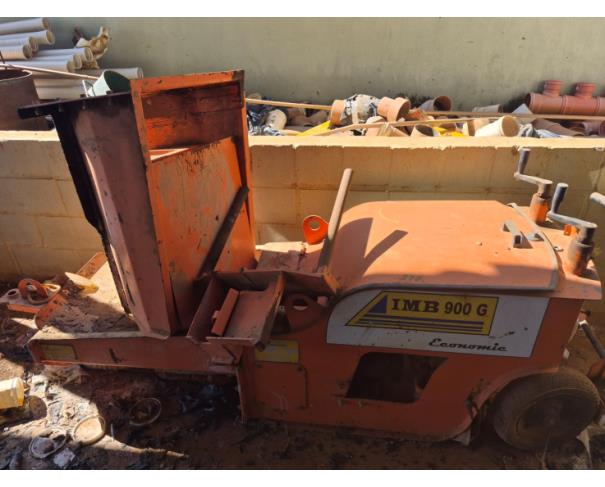Foto de LOTE CONTENDO MÁQUINA DE MEIO-FIO (PAVIMENTAÇÃO/ACABAMENTO DE CONCRETO), MODELO IMB 900 G ECONOMIC, NO ESTADO EM QUE SE ENCONTRA.