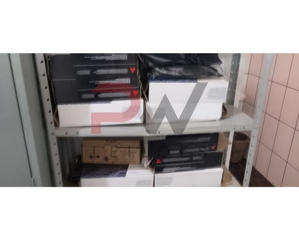 Foto de LOTE CONTENDO DIVERSOS EQUIPAMENTOS ELETRÔNICOS, TAIS COMO TELEVISORES, IMPRESSORAS, MONITORES DE VÍDEO, GABINETES DE COMPUTADORES, NOTEBOOKS, LAPTOPS, NOBREAKS, ESTABILIZADORES DE ENERGIA, TONERS E REFIS DE IMPRESSORAS, NO ESTADO EM QUE SE ENCONTRAM.