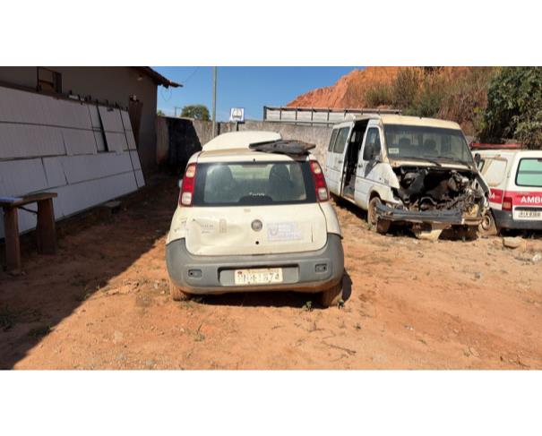 Foto de AUTOMOVEL FIAT/UNO VIVACE 1.0, ALCOOL/GASOLINA, BRANCA, 2011/2012, CHASSI: 9BD195152C0200876, RENAVAM: 00334213770, NO ESTADO EM QUE SE ENCONTRA.
