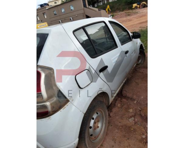 Foto de AUTOMOVEL RENAULT/SANDERO AUT1016V, ALCOOL/GASOLINA, BRANCA, 2013/2014, CHASSI: 93YBSR6RHEJ775633, RENAVAM: 00556618440, NO ESTADO EM QUE SE ENCONTRA. 