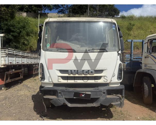 Foto de ESPECIAL / CAMINHAO IVECO/TECTOR 170E22, 2014/2014, DIESEL, BRANCA, CHASSI: 93ZA1RGH0E8926712, RENAVAM: 01015470855, NO ESTADO EM QUE SE ENCONTRA. MOTOR AVARIADO.CHASSI COM IMPLEMENTO CARROCERIA DE MADEIRA. 