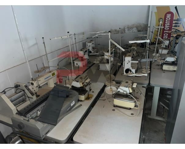Foto de LOTE CONTENDO MÁQUINAS DE COSTURA, SENDO APROX. 12 UNIDADES, NO ESTADO EM QUE SE ENCONTRA.