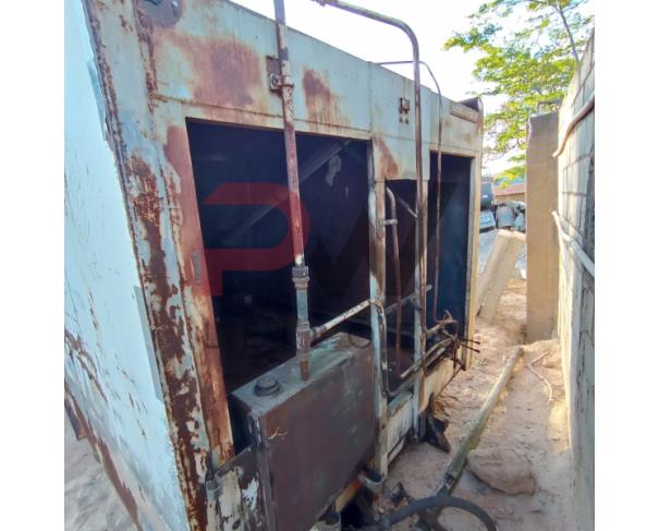 Foto de LOTE CONTENDO UM COMPACTADOR DE LIXO DE CARGA TRASEIRA, MARCA USIMECA, CAPACIDADE VOLUMÉTRICA PARA 15 M³ (QUINZE METROS CÚBICOS). USADO. NO ESTADO EM QUE SE ENCONTRA.