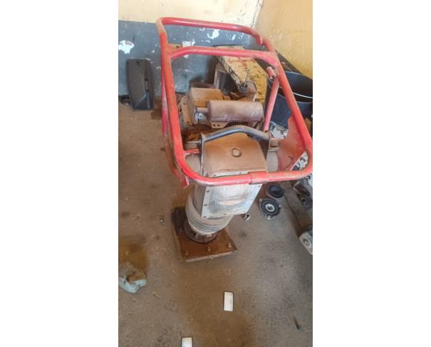 Foto de LOTE CONTENDO COMPACTADOR, NO ESTADO EM QUE SE ENCONTRA.