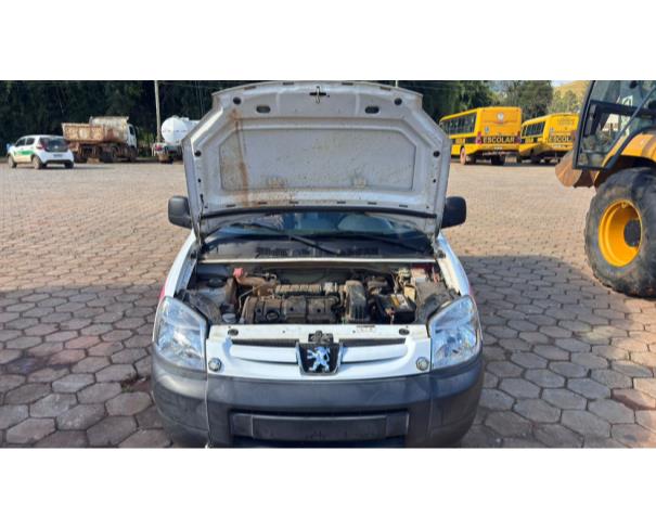 Foto de CAMINHONETE, I/PEUGEOT PART GREENCAR, BRANCA, 2017/2018, ALCOOL/GASOLINA, CHASSI: 8AEGCN6A8JG514632, RENAVAM: 01149804480, NO ESTADO EM QUE SE ENCONTRA.