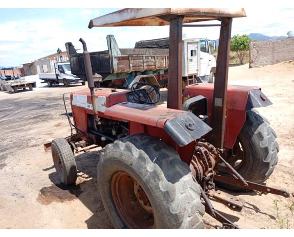 Foto de TRATOR MASSEY FERGUSON, 235,  043125N2, SÉRIE: 8ANJ-D27-511, COR VERMELHA  NO ESTADO EM QUE SE ENCONTRA.