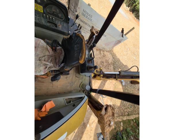 Foto de RETROESCAVADEIRA  CATERPILLAR , ANO: 2013, SÉRIE: G4D48847, NO ESTADO EM QUE SE ENCONTRA.