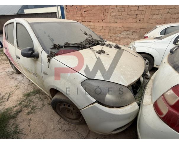 Foto de AUTOMOVEL RENAULT/SANDERO AUT1016V, ALCOOL/GASOLINA, BRANCA, 2013/2014, CHASSI: 93YBSR6RHEJ774291, RENAVAM: 00553453327, NO ESTADO EM QUE SE ENCONTRA.