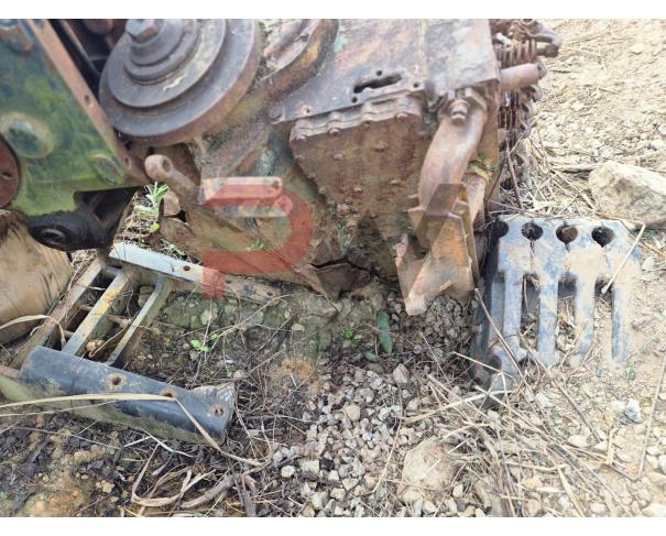 Foto de LOTE CONTENDO  TRATOR NEW HOLLAND DESMONTADO, NO ESTADO EM QUE SE ENCONTRA.