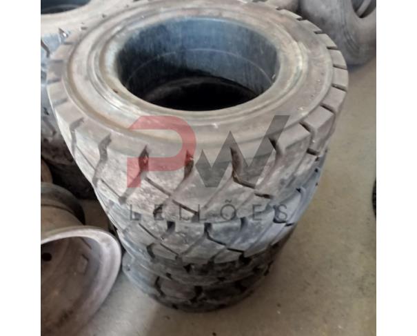 Foto de LOTE CONTENDO APROX. 08 PNEUS NOVOS SENDO: 04 PNEUS MACIÇOS 28X9-15 STANDARD PARA EMPILHADEIRA; 04 PNEUS MACIÇOS 6.50 - 10 ROADGUIDER; TODOS NO ESTADO EM QUE SE ENCONTRAM.