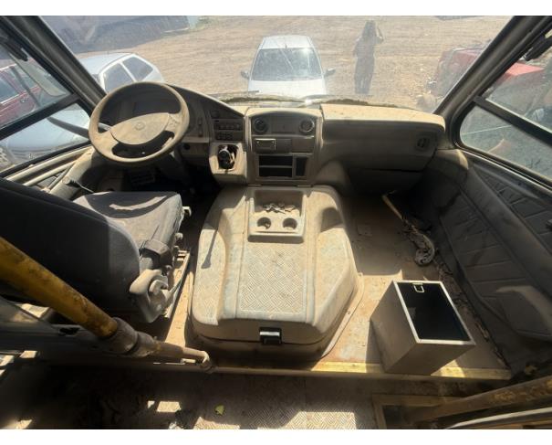 Foto de ONIBUS, MPOLO/VOLARE V8L 4X4 EO, AMARELA, 2013/2014, DIESEL, CHASSI: 93PB58M1MEC049361, RENAVAM: 00996838937, NO ESTADO EM QUE SE ENCONTRA.