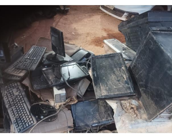 Foto de LOTE CONTENDO INFORMÁTICA E ELETRÔNICOS, NO ESTADO EM QUE SE ENCONTRA.