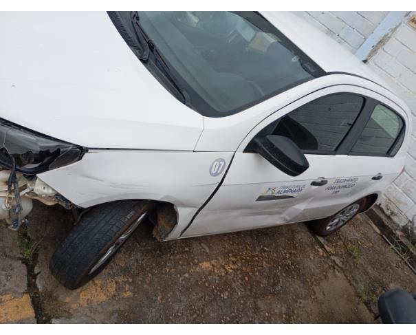 Foto de AUTOMOVEL VW/GOL 1.0L MC4, ALCOOL/GASOLINA, BRANCA, 2020/2021, CHASSI: ...53858, NO ESTADO EM QUE SE ENCONTRA.
