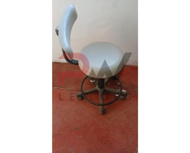 Foto de LOTE CONTENDO EQUIPAMENTOS ODONTOLÓGICOS E HOSPITALARES, TAIS COMO: MACAS, CADEIRA ODONTOLÓGICAS, RÉGUA ANTROPOMÉTRICA, ENTRE OUTROS, NO ESTADO EM QUE SE ENCONTRAM. 
