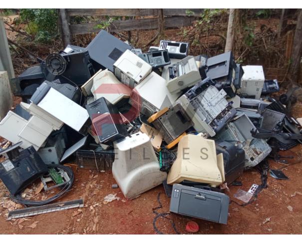 Foto de LOTE CONTENDO MATERIAIS DE INFORMÁTICA, NO ESTADO EM QUE SE ENCONTRA.