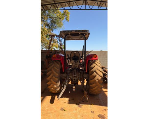 Foto de TRATOR MASSEY FERGUSON 4283, COR VERMELHA, ANO 2012, NO ESTADO EM QUE SE ENCONTRA.